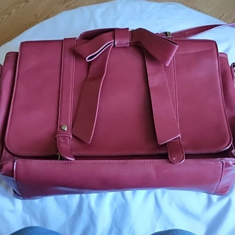 Red faux leather messenger bag/briefcase